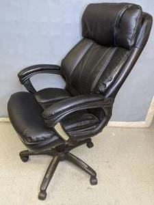 lot 48 image: Padded Rolling Office Chair (5 of 5)