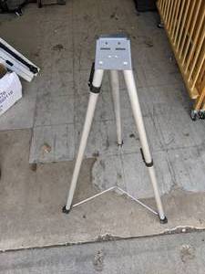 lot 246 image: Telescoping Tripod Easel