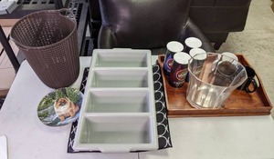 lot 97 image: Random Mix of Home Decor (See photos)