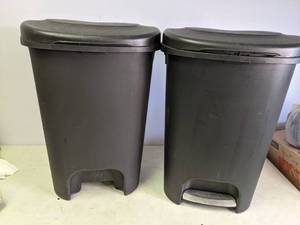 lot 129 image: Pair of Plastic Rubbermaid Trash Cans