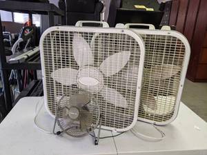 lot 130 image: Three Fans Tabletop and Box