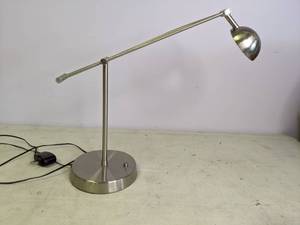 lot 134 image: Adjustable Metal Desk Lamp