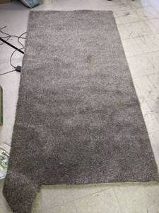lot 143 image: Plush Carpet Remnant