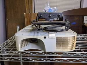 lot 201 image: Casio XJ-V100W DLP Projector