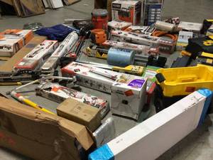 Lot of assorted small houseware items, tools and hardware  Various Conditions Customer Returns See Pictures