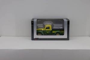lot 14 image: SpecCast 125 John Deere Pickup