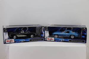 lot 19 image: Maisto 118 1957 Chevy Corvette & 1965 Chevy Corvette
