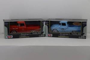 lot 29 image: (2) Motor Max 124 1958 Chevy Apache Fleetside Pickups