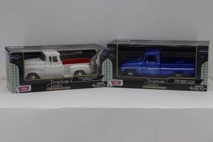 lot 30 image: (2) Moto Max 124 1955 Chevy 5100 Stepside & 1966 Chevy C10 Fleetside