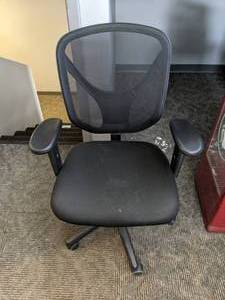 lot 30 image: Adjustable Swivel Office Chair with Mesh Back