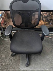 lot 29 image: Adjustable Swivel Office Chair with Mesh Back