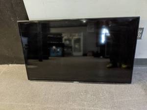 lot 8 image: Samsung - 40 Class (40 Diag.) - LED - 1080p - 120Hz - Smart - HDTV