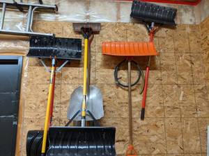 lot 69 image: Lot of Garden and Snow Shovels