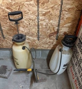 lot 71 image: Two Handheld Pump Sprayers