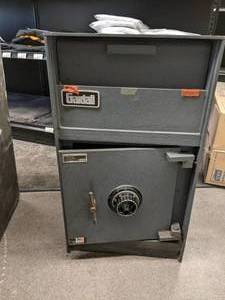 lot 128 image: Gardall Combination Safe