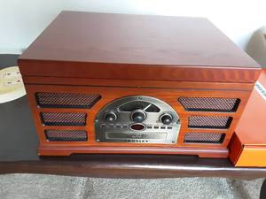 Crosley Turn Table, Radio, CD Player
