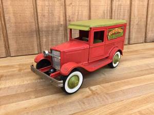 lot 6 image: Vintage Buddy L Ol Buddys Pie Wagon