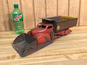 lot 7 image: Antique Marx Lumar Contractors Self-loading Dump Truck