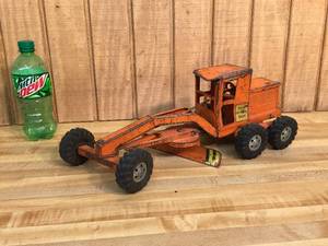 lot 8 image: Vintage Tonka Toys State Hi-way Dept Road Grader