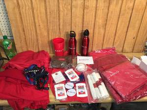 lot 27 image: Delta Airlines Blankets and Collectagles