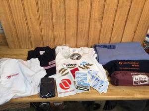 lot 32 image: Vintage Airline Collectables