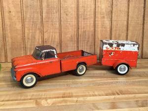 lot 40 image: Vintage Nylint Toys UHaul Truck and Trailer