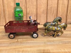 lot 41 image: Vintage Marx Tin Litho Horses - Wagon