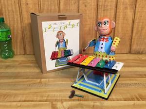 lot 46 image: Tin Litho Wind-up Musical Monkey with Box and Key