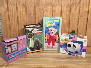 lot 48 image: Vintage Battery Op Toys