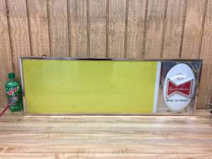 lot 58 image: Vintage and Rare Budweiser King of Beers Bubble Light-Up Sign