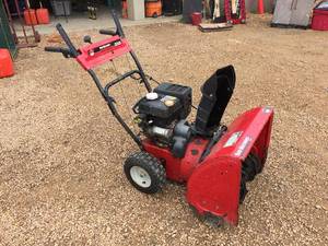 lot 2 image: Yard Machines Gas Snowblower