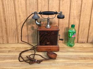 lot 68 image: Antique Desk Telephone