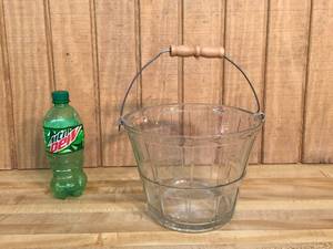 lot 76 image: Vintage Anchor Hocking Glass Ice Bucket