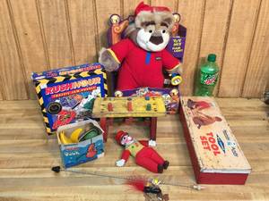 lot 101 image: Misc Vintage Toys