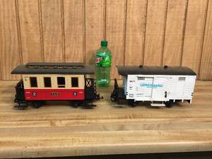 lot 123 image: 2 LGB G Scale Railroad Cars