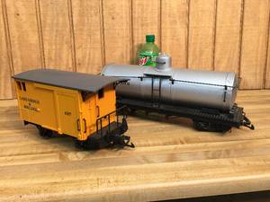 lot 125 image: G Scale Boxcar and Tanker