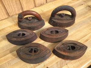 lot 131 image: 6 Antique Sad Irons Including Griswold, Williams, Schreiber, Howell