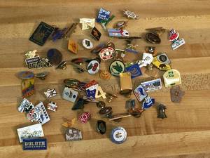 lot 143 image: Vintage Souvenir Travel, VFW Pins