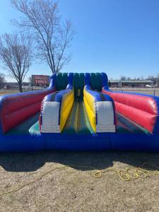 lot 4 image: 3 Lane Bungee Run with harnesses and velcro blocks