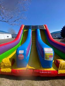 lot 6 image: 18ft Dual Lane Slide