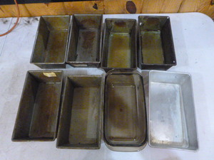 lot 51 image: 8 Loaf Pans
