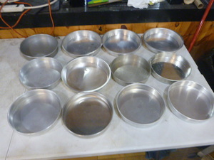 lot 52 image: 12 Cake Pans