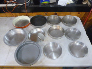 lot 53 image: 11 Cake Pans