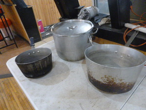 lot 75 image: 3 Pots