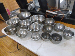 lot 76 image: 14 Stainless Bowls