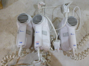 lot 106 image: 3 Sunbeam 1500 Bright Saver Wall-Mounted Hair Dryers
