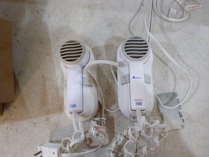 lot 107 image: 2 Sunbeam 1500 Bright Saver Wall-Mounted Hair Dryers