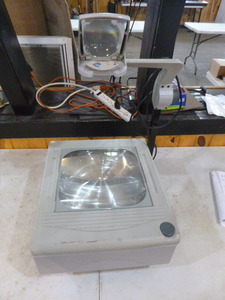 lot 108 image: 3M 1711 Overhead Projector