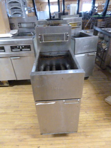 lot 5 image: Dean Deep Fryer