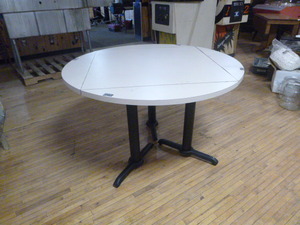 lot 130 image: Round Table